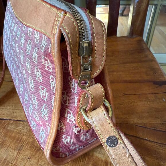 Dooney & Bourke Red Signature Canvas Tan Leather Crossbody Zipper Clutch - Picture 3 of 8